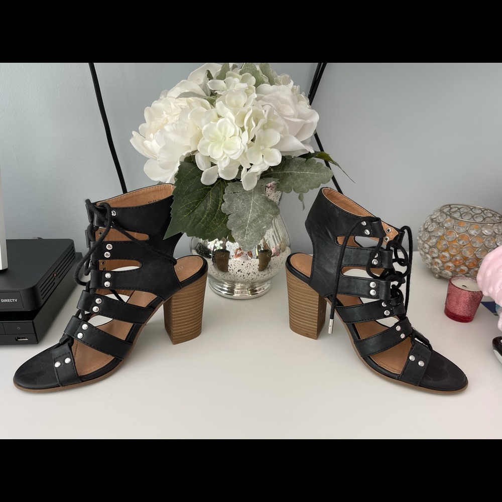 Black Steve Madden tie up heels